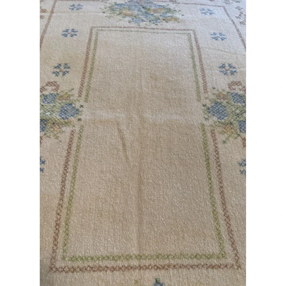 Vintage JC Penney Cream Bath Towel Faux Cross Stitch Flower Basket 24.5